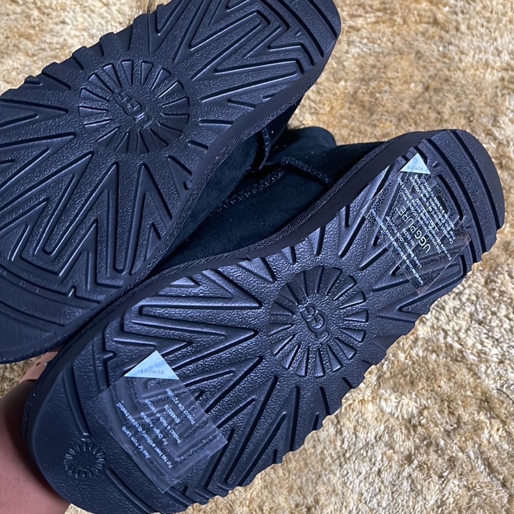 Womens Uggs - image 6